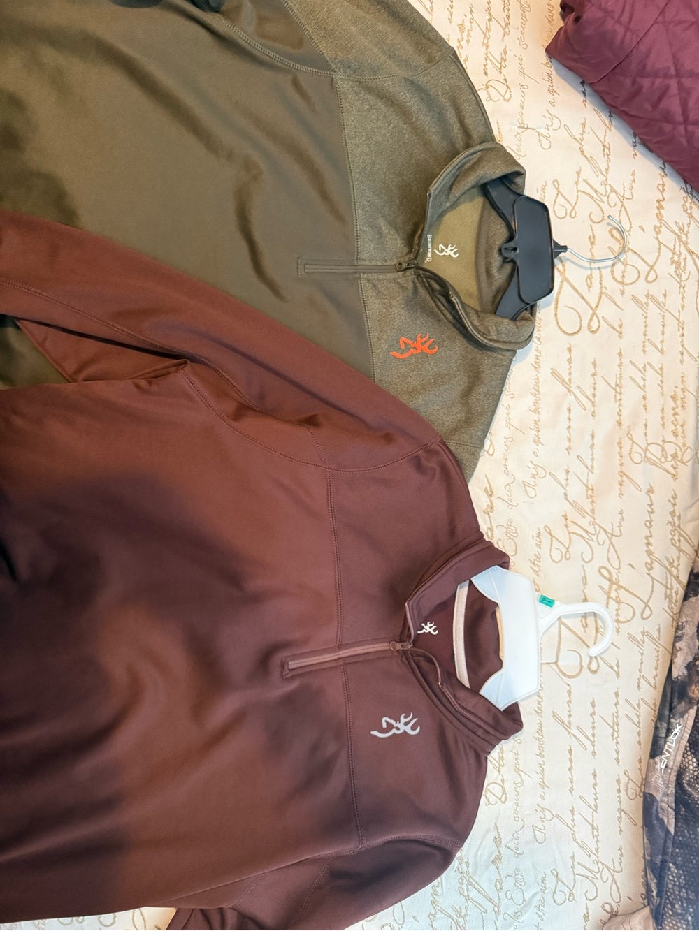 Men Browning Half-Zip Pullovers in Olive Green and Maroon